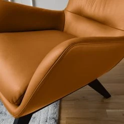Fauteuil Hepburn I - Cuir véritable Neka en Cognac et Noir | Studio Copenhagen -Pas Cher Fauteuils Magasin 1000114828 180713 152047260 MOOD GALLERYIMAGES P000000001000114828 mood