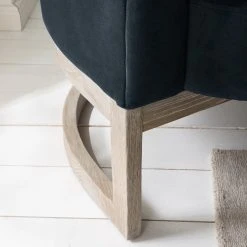 Fauteuil Drysdale en Velours Bleu Marine – Maison Belfort – Confort Élégant pour Votre Intérieur -Pas Cher Fauteuils Magasin 1000180884 210430 12325800008 DETAILS P000000001000180884