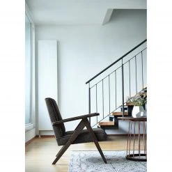 Fauteuil Auklet en Tissu Anait Noir - Studio Copenhagen - Hêtre Foncé -Pas Cher Fauteuils Magasin 1000244925 210225 13031500140 MOOD DETAILS P000000001000244925 mood