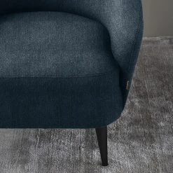 Fauteuil Viggianello en Tissu Nona Bleu Foncé | Studio Copenhagen -Pas Cher Fauteuils Magasin 1000256575 210722 16133900171 DETAILS P000000001000256575
