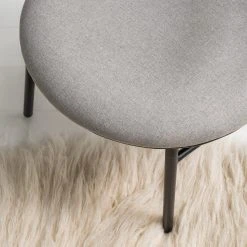 Studio Copenhagen – Fauteuil de jardin Embi en tissu gris et métal noir pour extérieur -Pas Cher Fauteuils Magasin 1000273447 220919 025 MOOD DETAILS P000000001000273447 mood