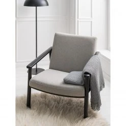 Fauteuil Etah - Tissu Gris et Hêtre Massif Noir | Design Confortable par Studio Copenhagen -Pas Cher Fauteuils Magasin 1000273473 220919 021 MOOD DETAILS P000000001000273473 mood