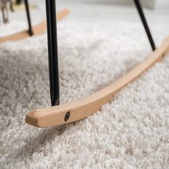 Fauteuil à bascule Mørteens Felin - Tissu Gris, Métal Noir, Hêtre Massif - Confort et élégance -Pas Cher Fauteuils Magasin 1000273480 220912 026 MOOD DETAILS P000000001000273480 mood